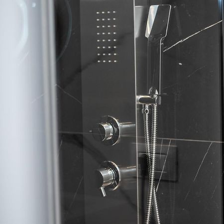Ameli Home Luxury Apartment Таранто Экстерьер фото